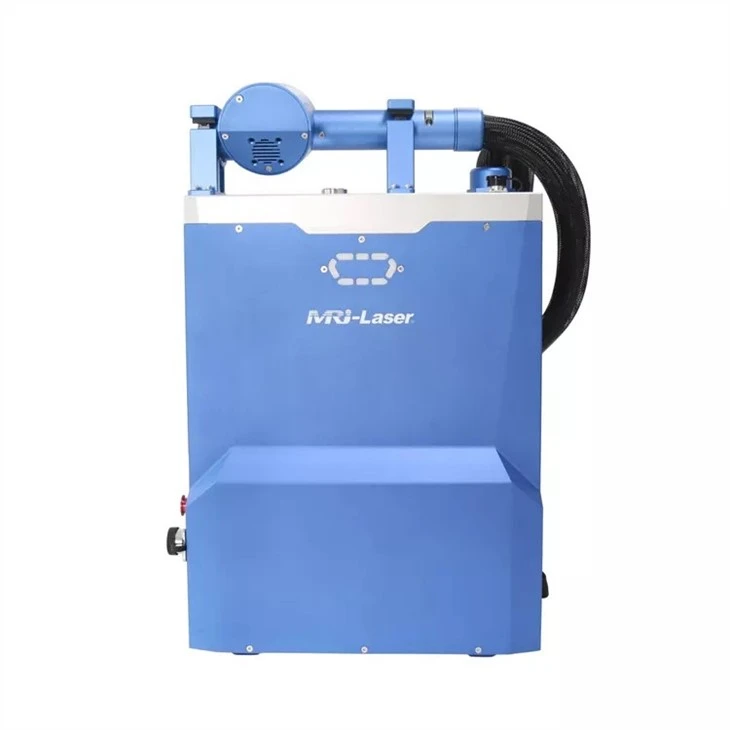 Mașină de curățat cu laser pulsat tip rucsac de 100 W pentru îndepărtarea ruginii.